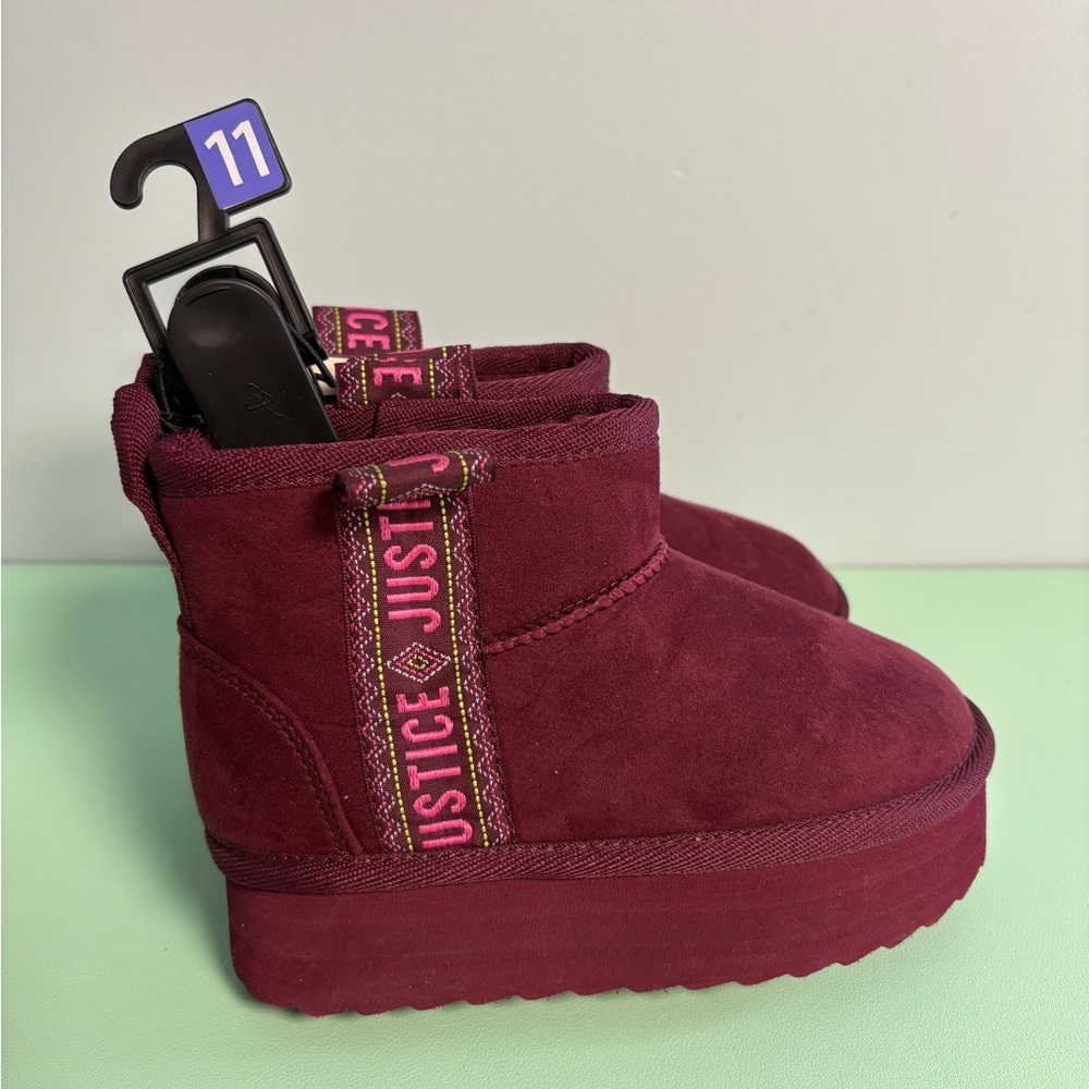 Justice Burgundy Fuzzy Pull On Ankle Bootie Shoes
Girl Size 11, Kid Fall Boots